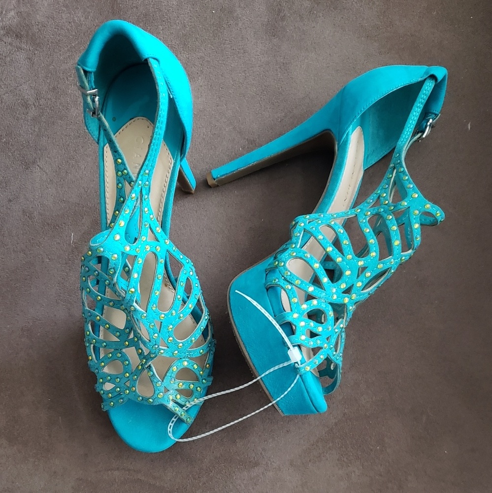 New high heeled shoes